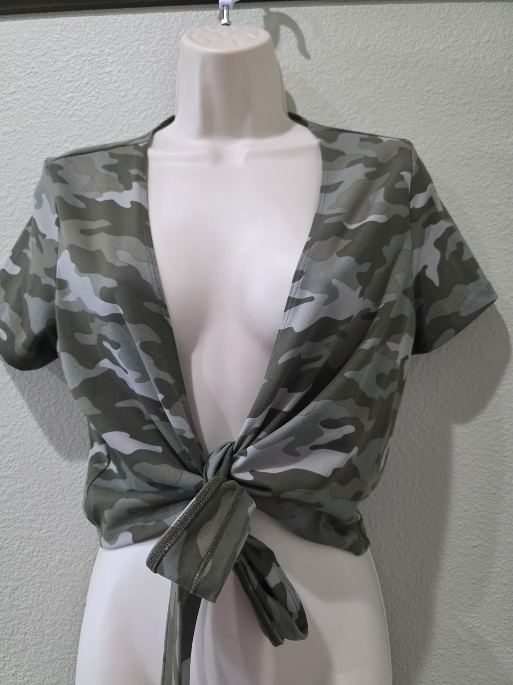 Women’s Camo Tie-Front Short Sleeve Top - Olive